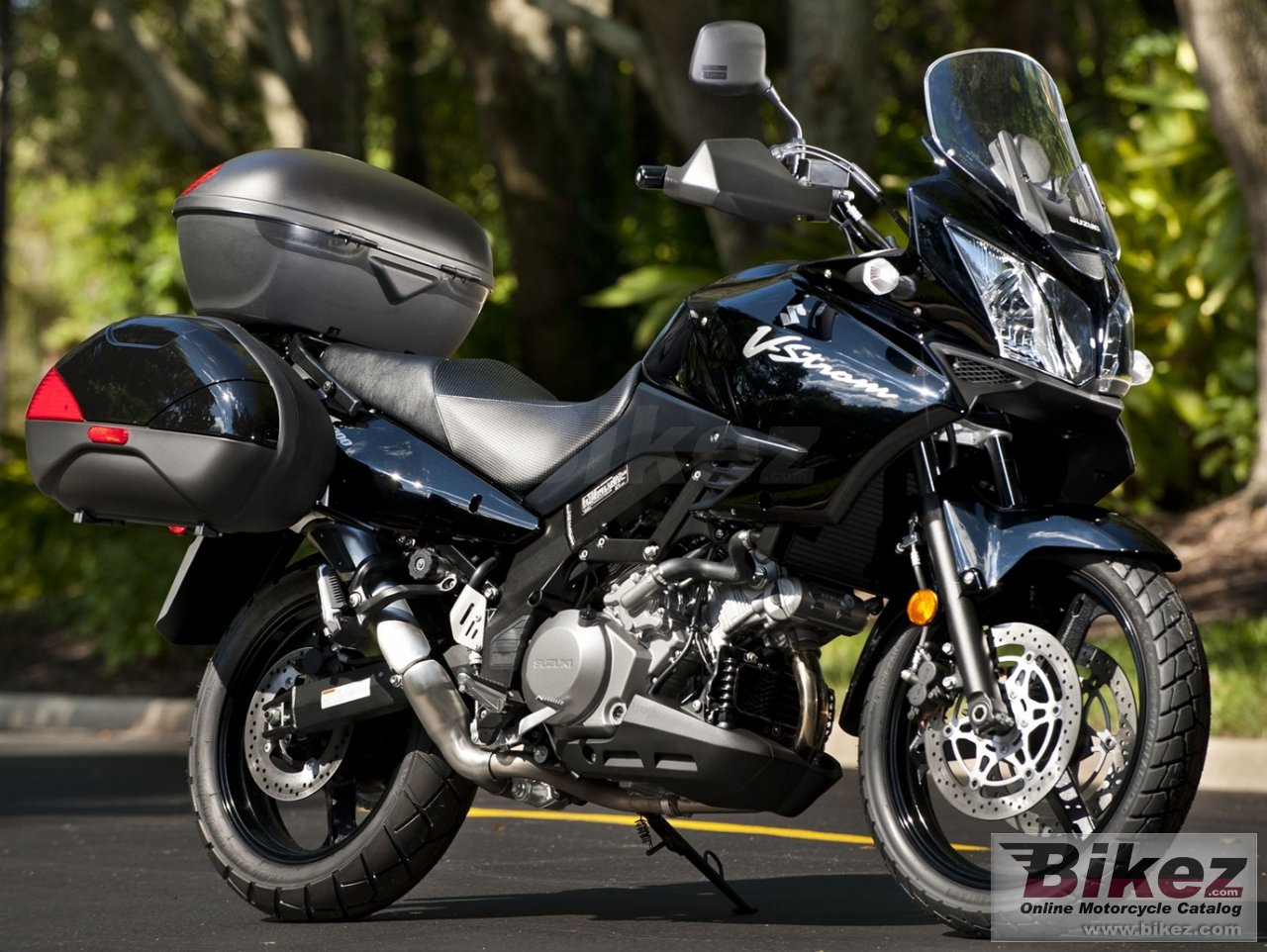 Big Suzuki v-strom 1000 adventure picture and wallpaper from Bikez.com